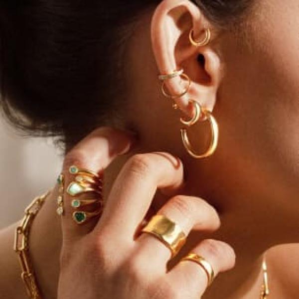 An artistic journey through colors, textures, and moments frozen in time.